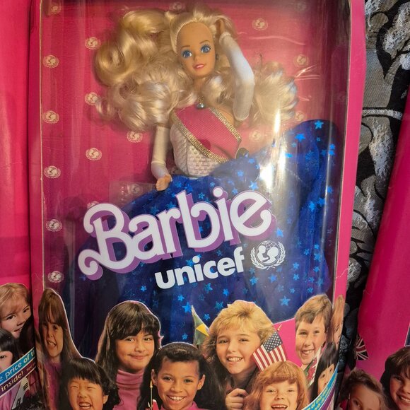 Set of 3 Unicef 1989 Barbies in Box - Picture 5 of 8